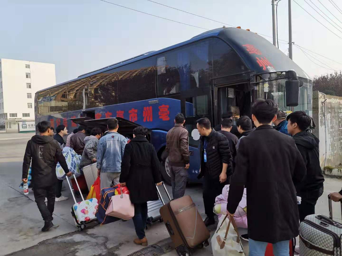 亳州工人参加杭州2019年11月11日电商节装卸